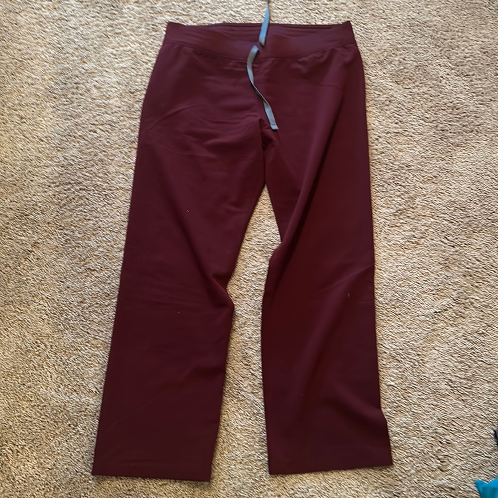Figs burgundy Livingston pants medium petite